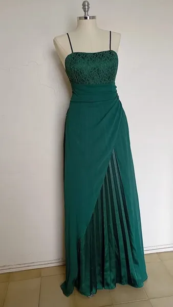 Vestido de festa longo verde esmeralda plissado