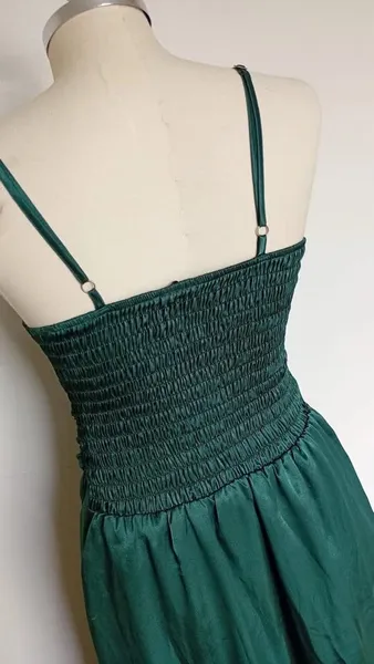 Vestido de festa longo verde esmeralda plissado