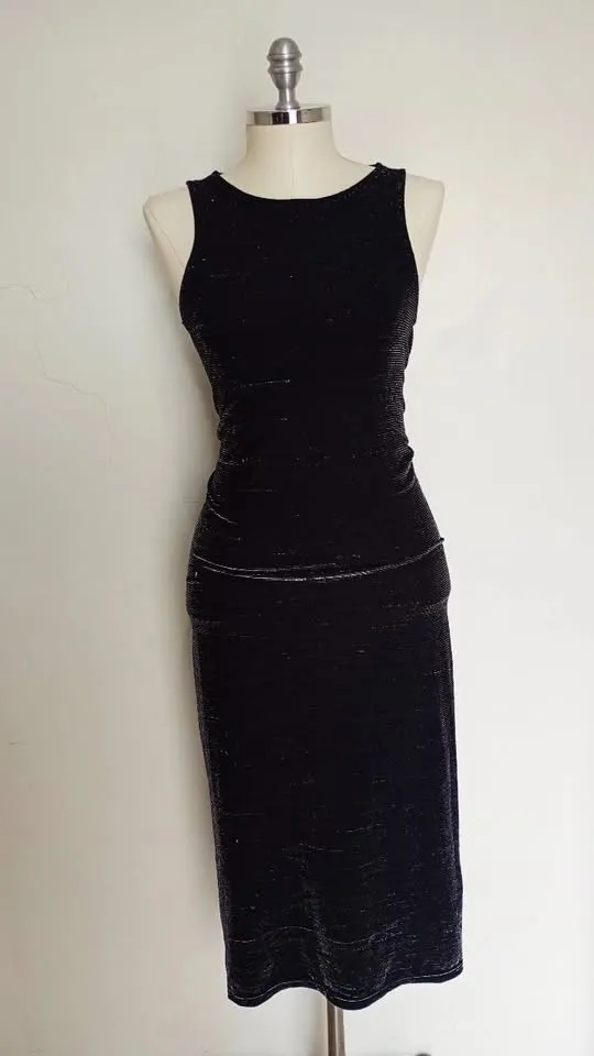 Vestido midi preto brilhoso tamanho M