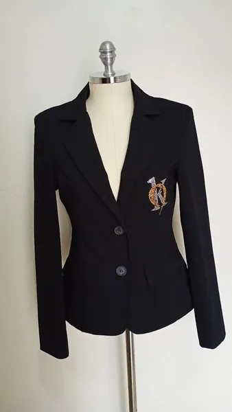 Blazer feminino preto de botões tamanho P