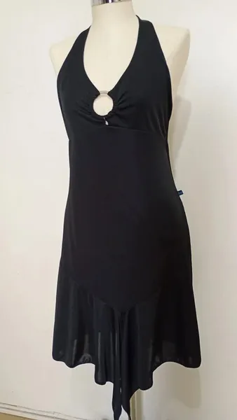 Vestido frente única preto com argola tamanho M
