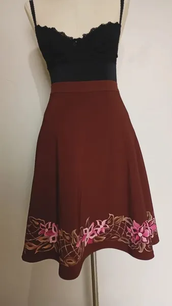 Saia Midi marrom pintada a mão rodada tamanho M