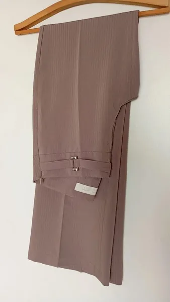 Calça caqui de alfaiataria feminina tamanho M