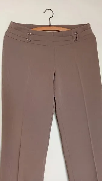 Calça caqui de alfaiataria feminina tamanho M