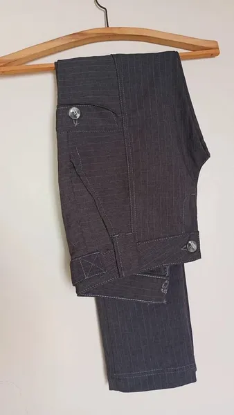 Calça de alfaiataria cinza risca de giz tamanho 38