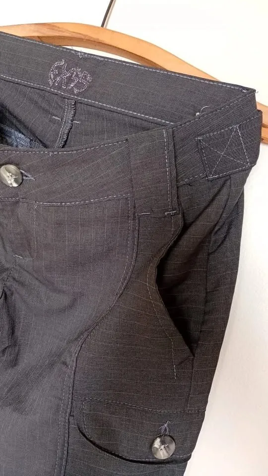 Calça de alfaiataria cinza risca de giz tamanho 38