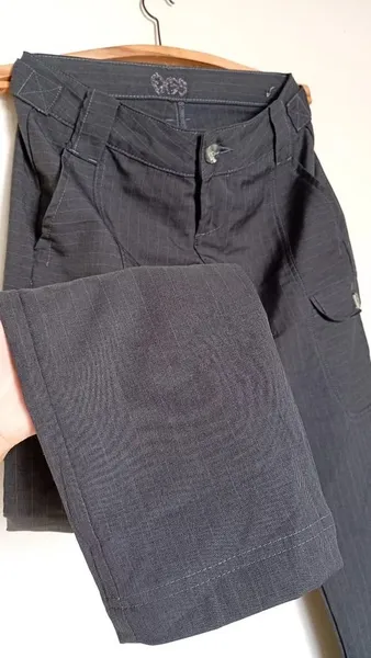 Calça de alfaiataria cinza risca de giz tamanho 38