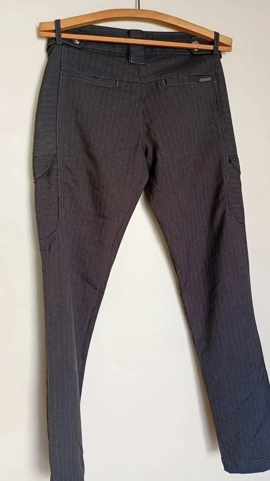 Calça de alfaiataria cinza risca de giz tamanho 38