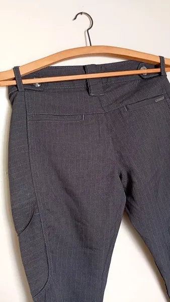 Calça de alfaiataria cinza risca de giz tamanho 38