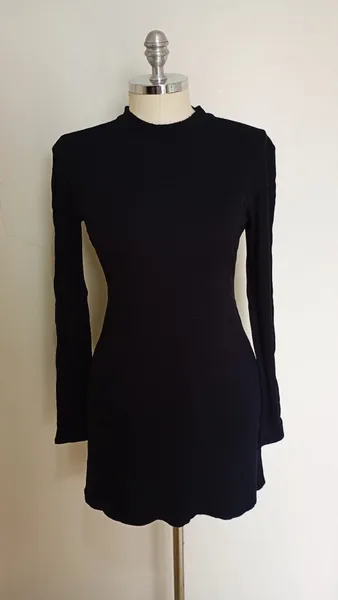 Vestido preto manga longa P