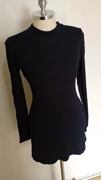 Vestido preto manga longa P
