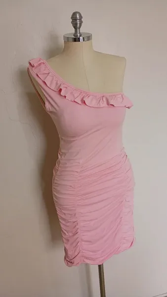 Vestido rosa drapeado de babados novo G