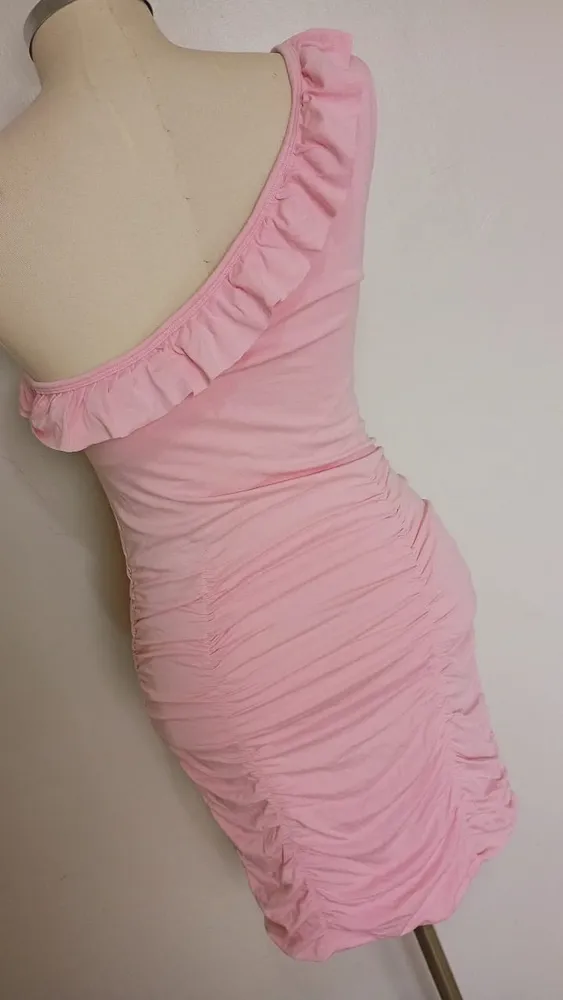 Vestido rosa drapeado de babados novo G