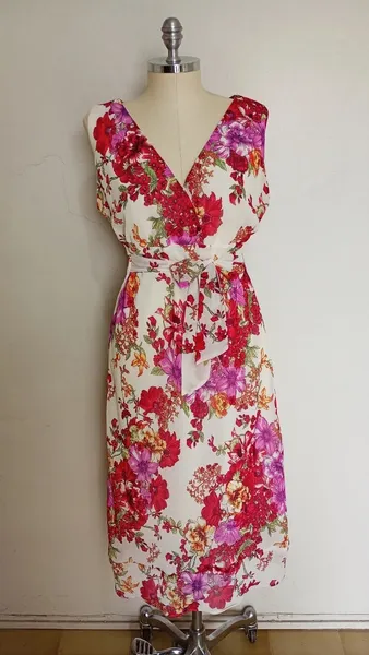 Vestido midi floral em voil tamanho M