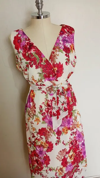 Vestido midi floral em voil tamanho M