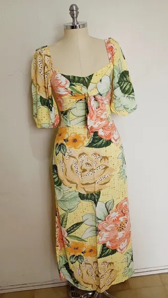 Vestido amarelo floral manga princesa P