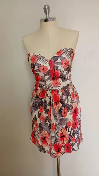 Vestido floral plissado tomara que caia P