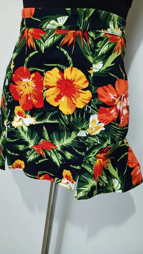 Saia tropical preta floral C&A nova tamanho P