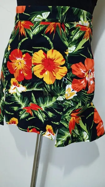Saia tropical preta floral C&A nova tamanho P
