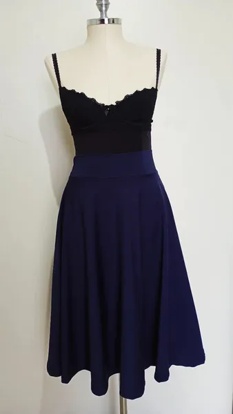 Saia Midi azul marinho rodada tamanho P