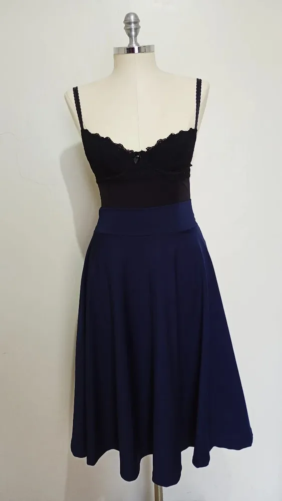 Saia Midi azul marinho rodada tamanho P