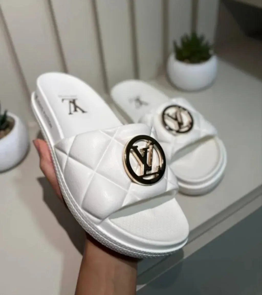 Chinelo Louis Vuitton Matelassê Feminino