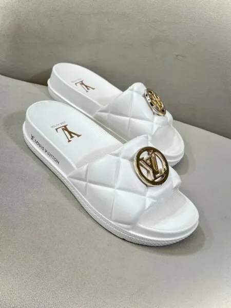 Chinelo Louis Vuitton Matelassê Feminino