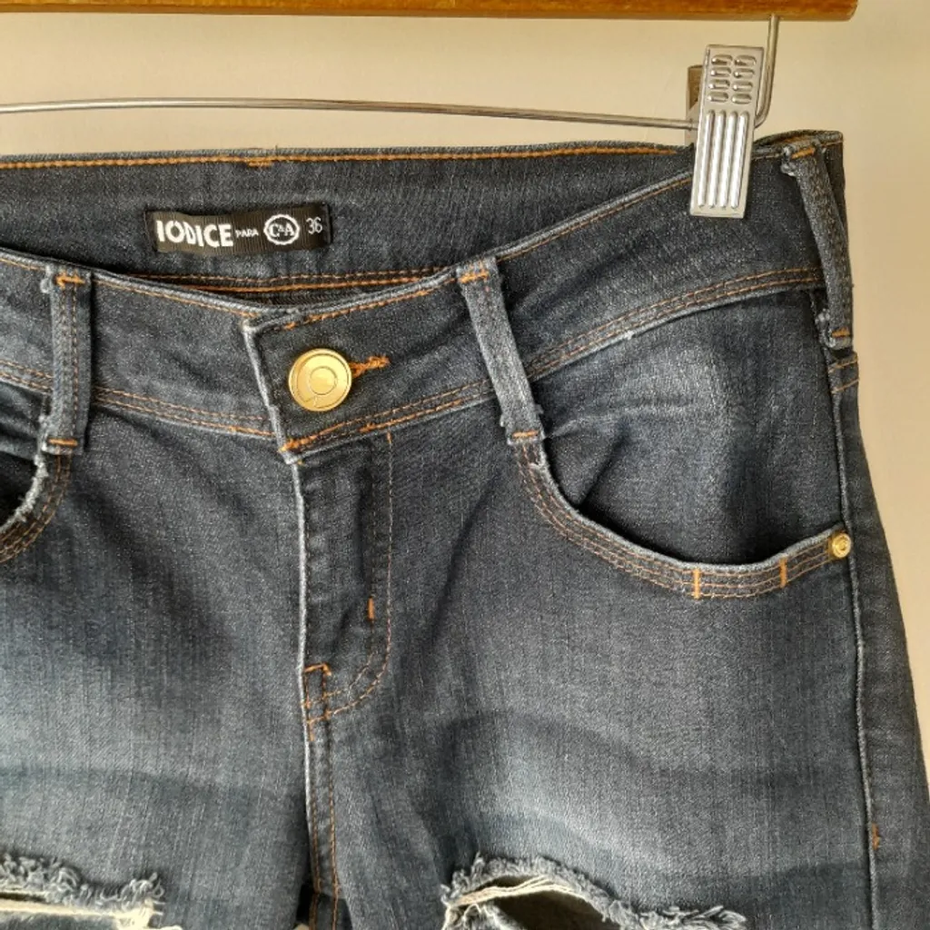 *RASGADO* calça jeans flare cint. média destroyed iódice c&a 36