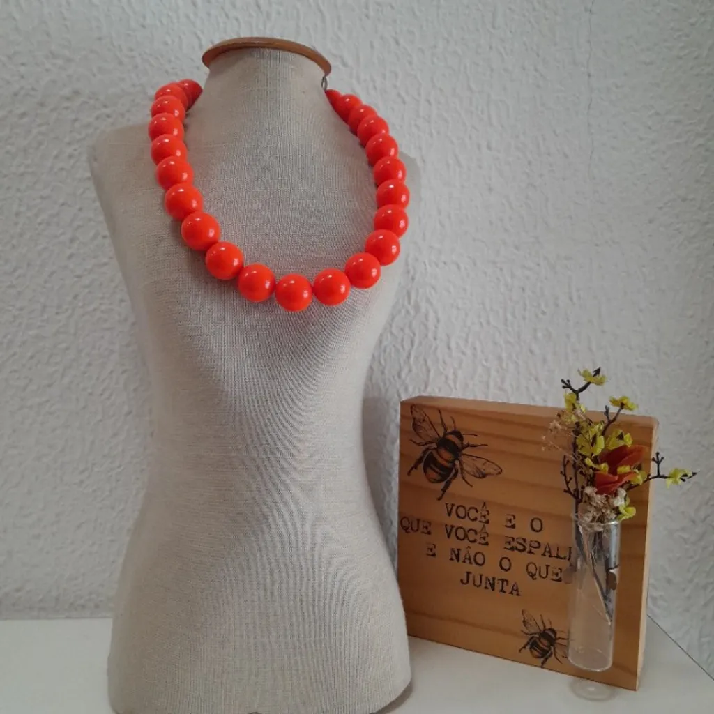 *ACESSÓRIO* COLAR MÉDIO BOLAS RESINA LARANJA