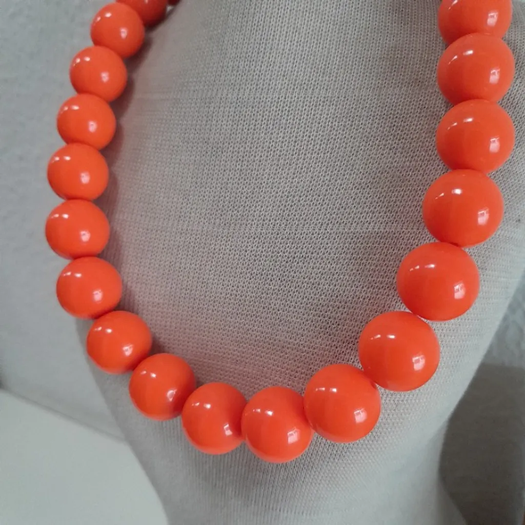 *ACESSÓRIO* COLAR MÉDIO BOLAS RESINA LARANJA