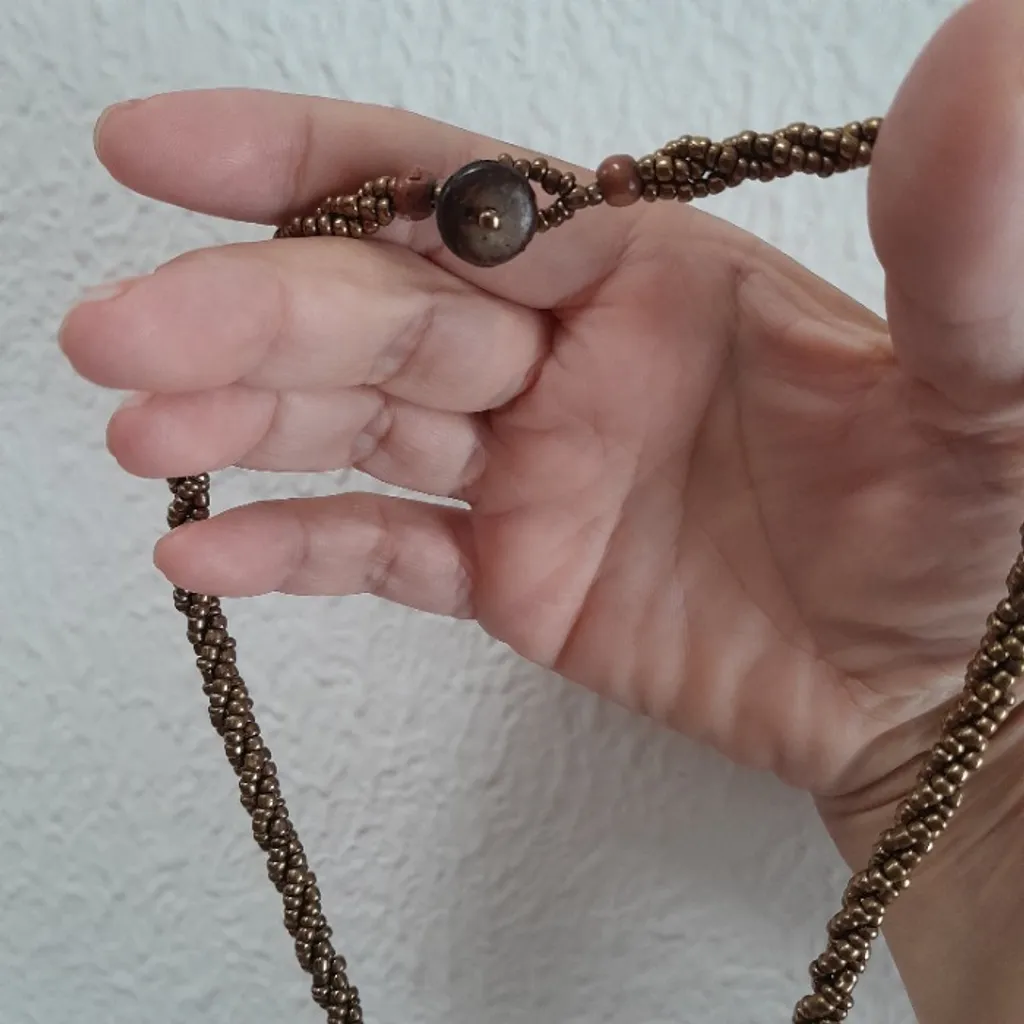 *ACESSÓRIO* COLAR BOHO MIÇANGAS DOURADAS PINGENTE MADREPÉROLA