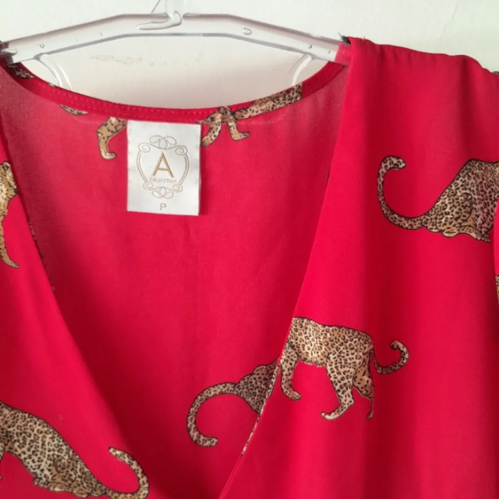 *OLHA A ONÇA* blusa meia manga estampada