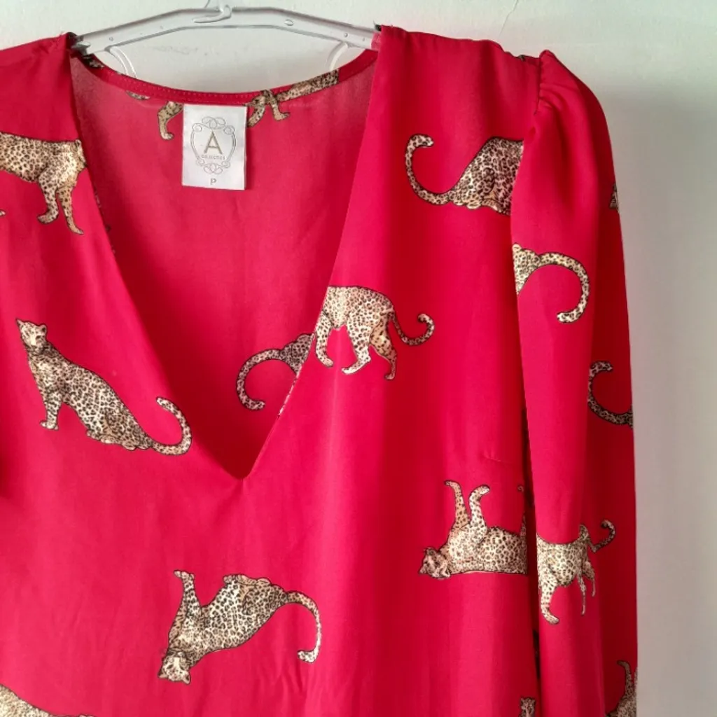 *OLHA A ONÇA* blusa meia manga estampada
