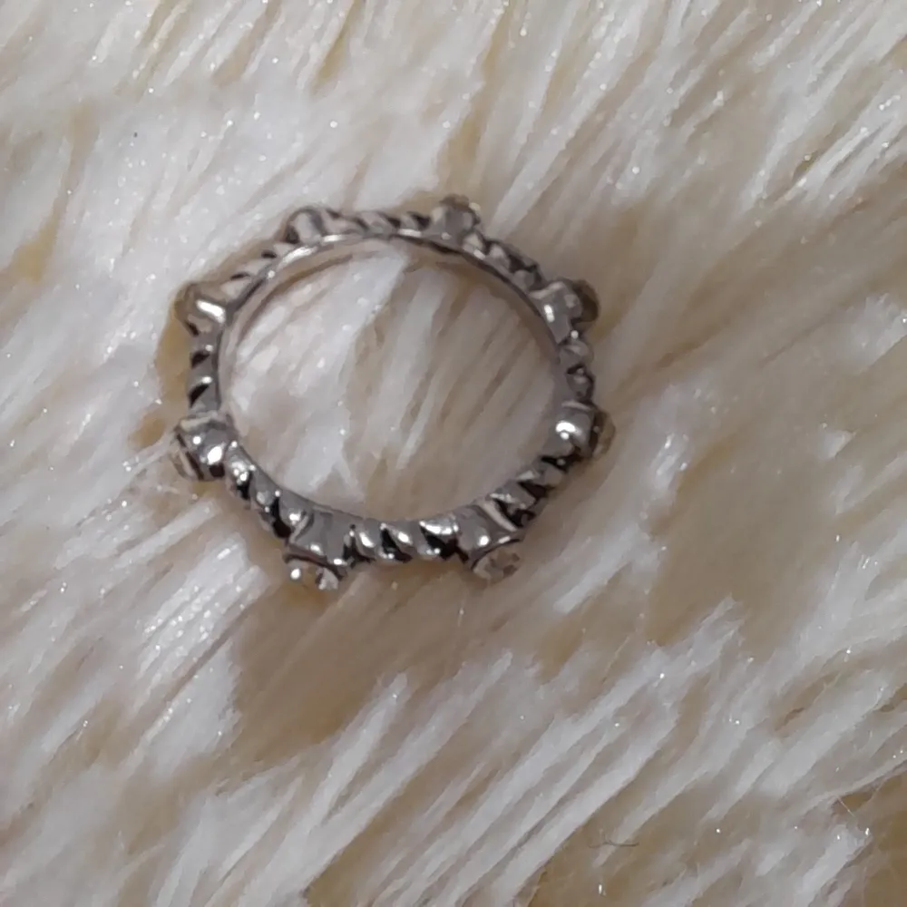anel bijuteria prateado estilo pandora 8 strass aro 18