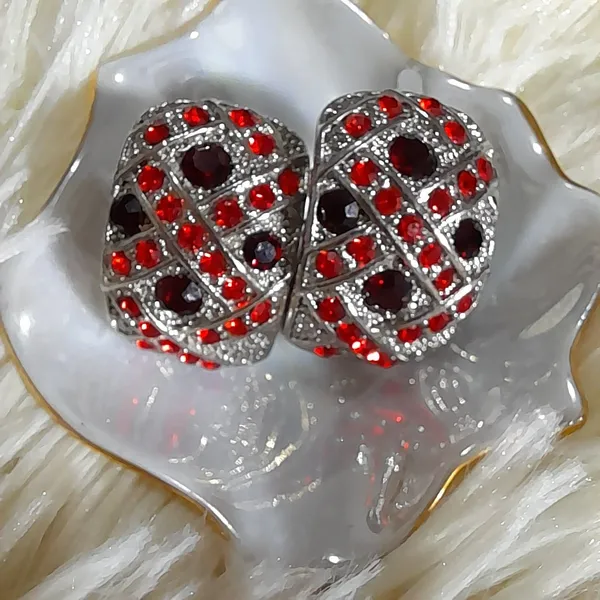 brincos bijuteria prateado strass vermelho