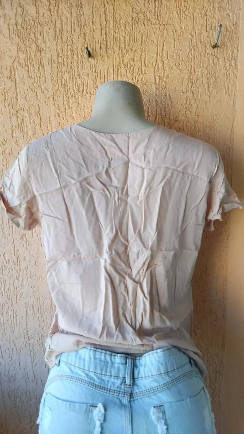 Blusinha em Tecido Tamanho M  Básica e Charmosa Nova