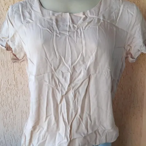 Blusinha em Tecido Tamanho M  Básica e Charmosa Nova