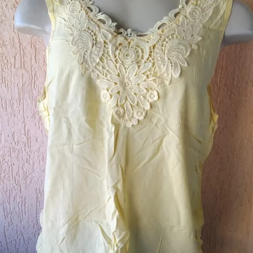 Blusa Feminina Em Tecido Com Detalhes Em Guippir Tamanho G