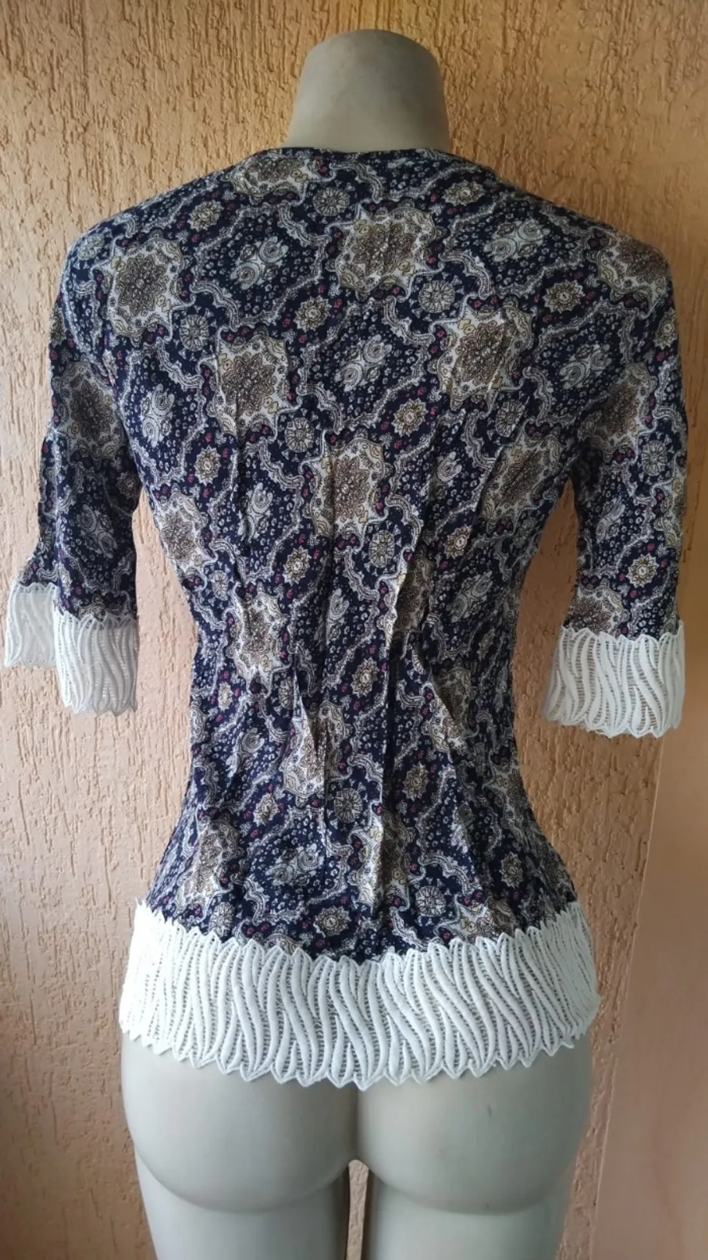 Blusa Feminina Ciganinha com Barrado em Guipir  Tamanho M