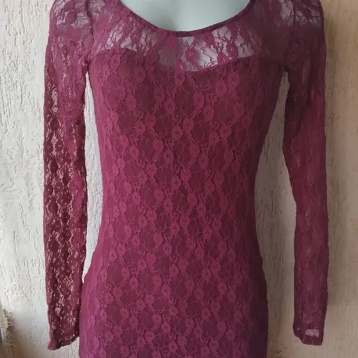 Vestido Curto Renda Marsala com Bojo Tamanho G Modelagem Pequ