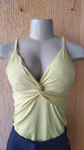 Body Feminino em Lycra com Bojo e Nozinho Frontal  Tamanho M