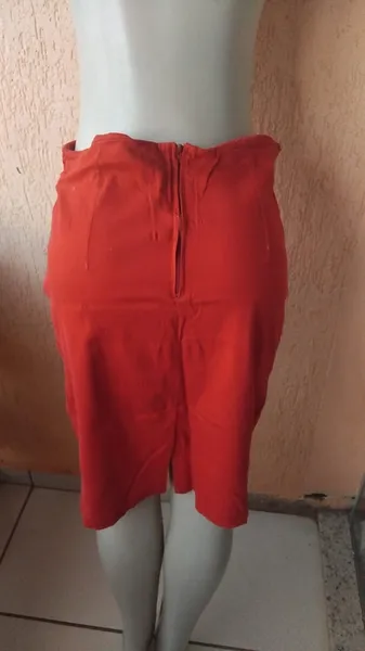 Saia Midi Estilo Secretária Vermelha Tam G