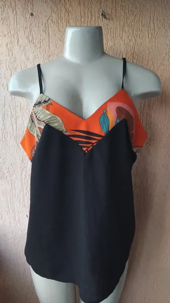Regata Preta com Detalhe Tropical Tamanho G