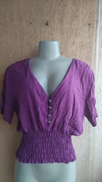 Blusa Feminina Cropped com Elástico e Decote V