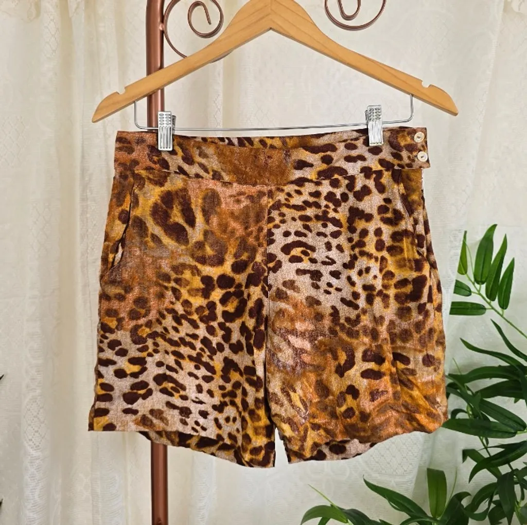 Short viscose animal print