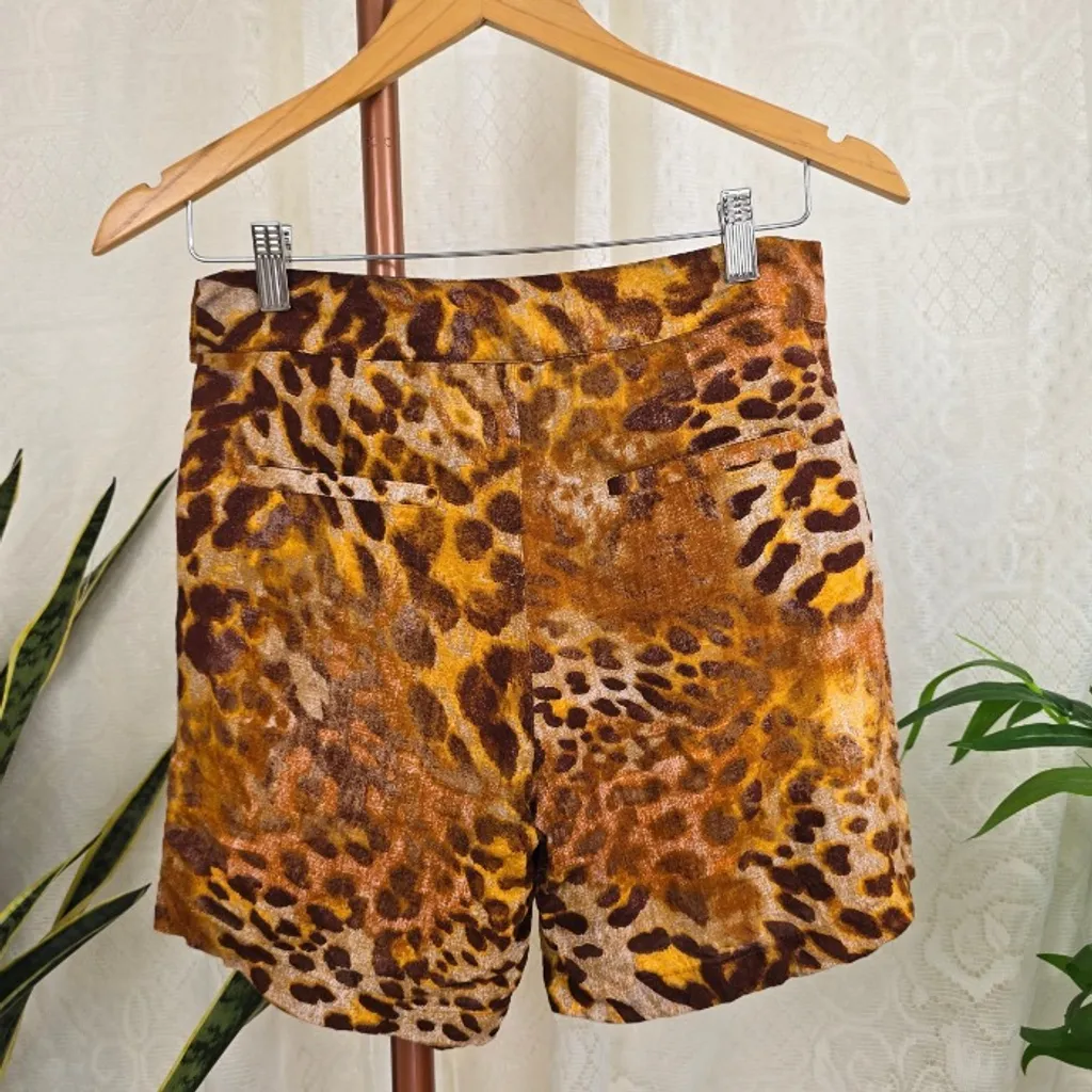 Short viscose animal print