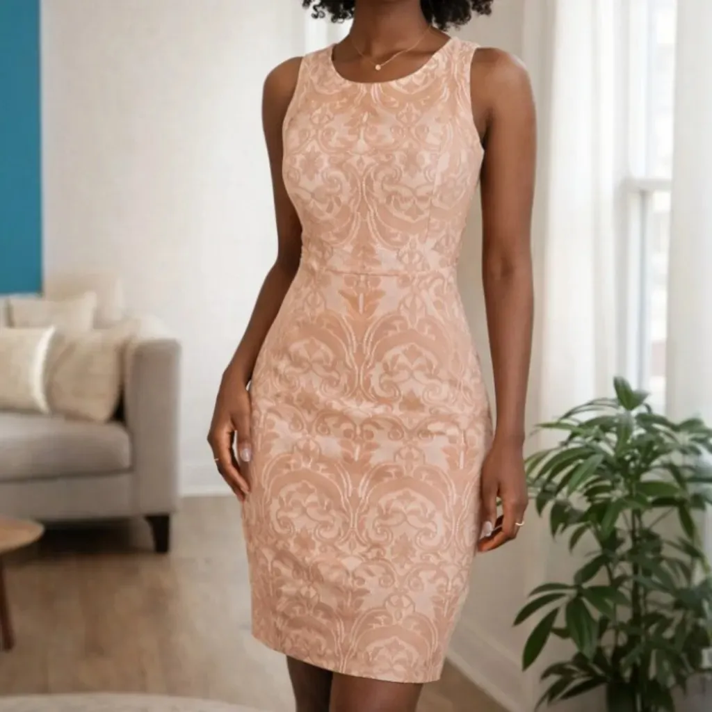 Vestido bege rendado