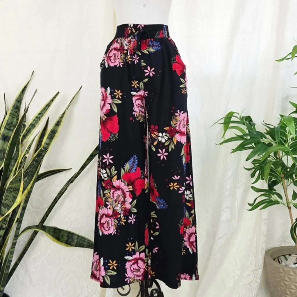 Calça preta viscose estampada