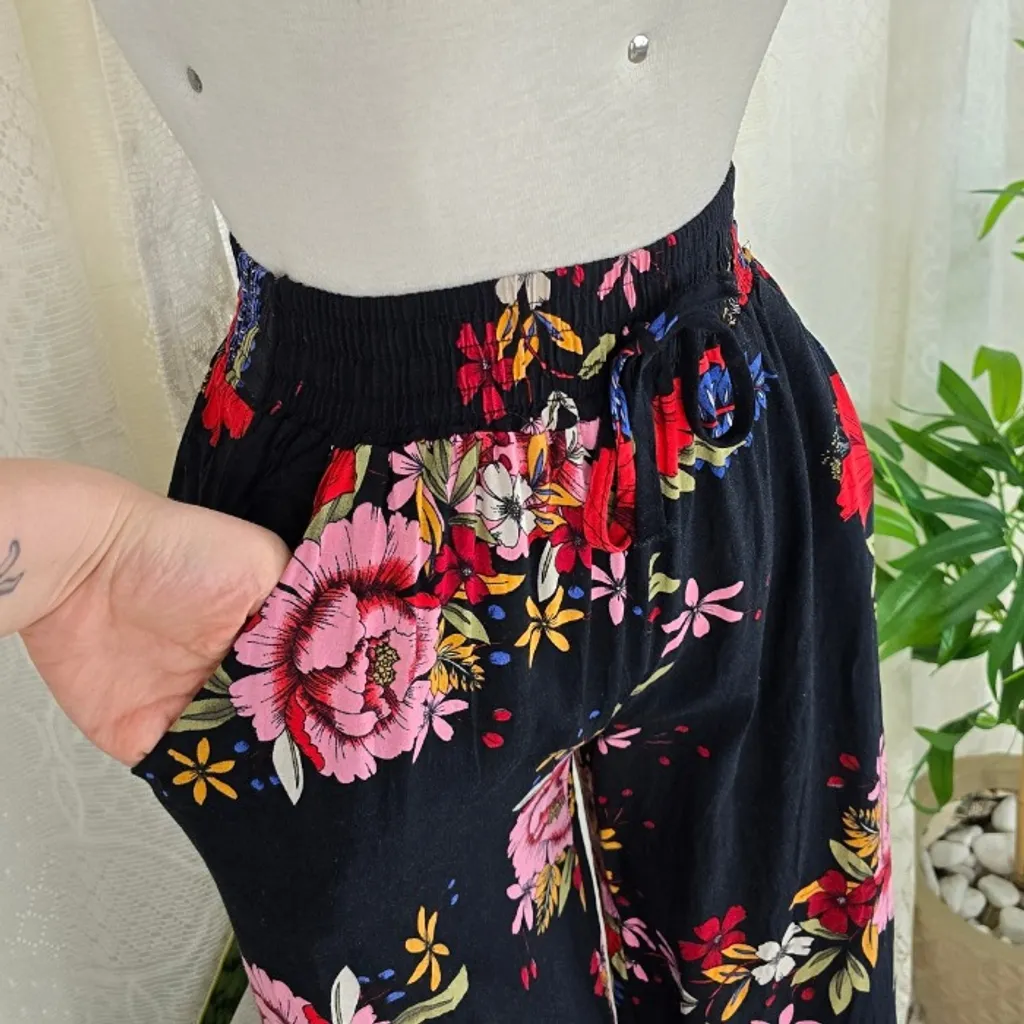 Calça preta viscose estampada