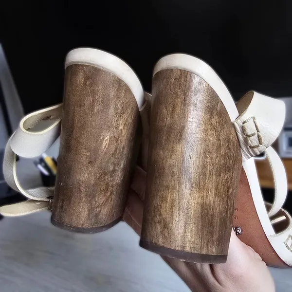 Sandália couro Schutz